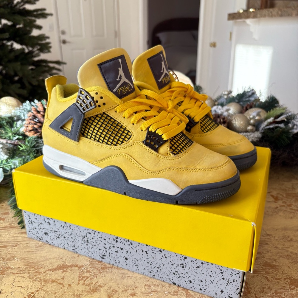 Air Jordan 4 Retro Thunder Lightning